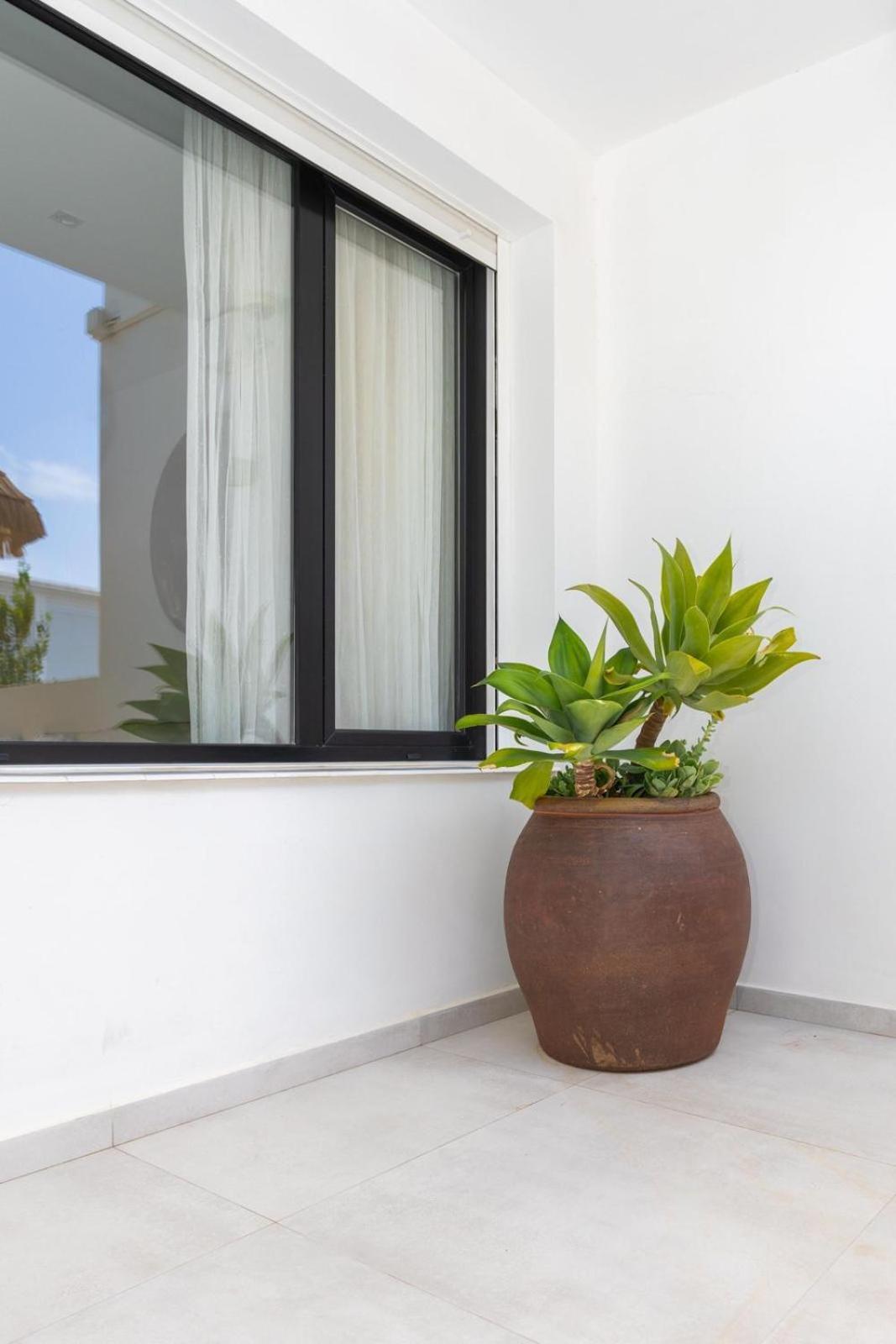 La Cala Beach Home - Beachfront Few Steps Away From Sandy Beach La Cala De Mijas Exterior photo